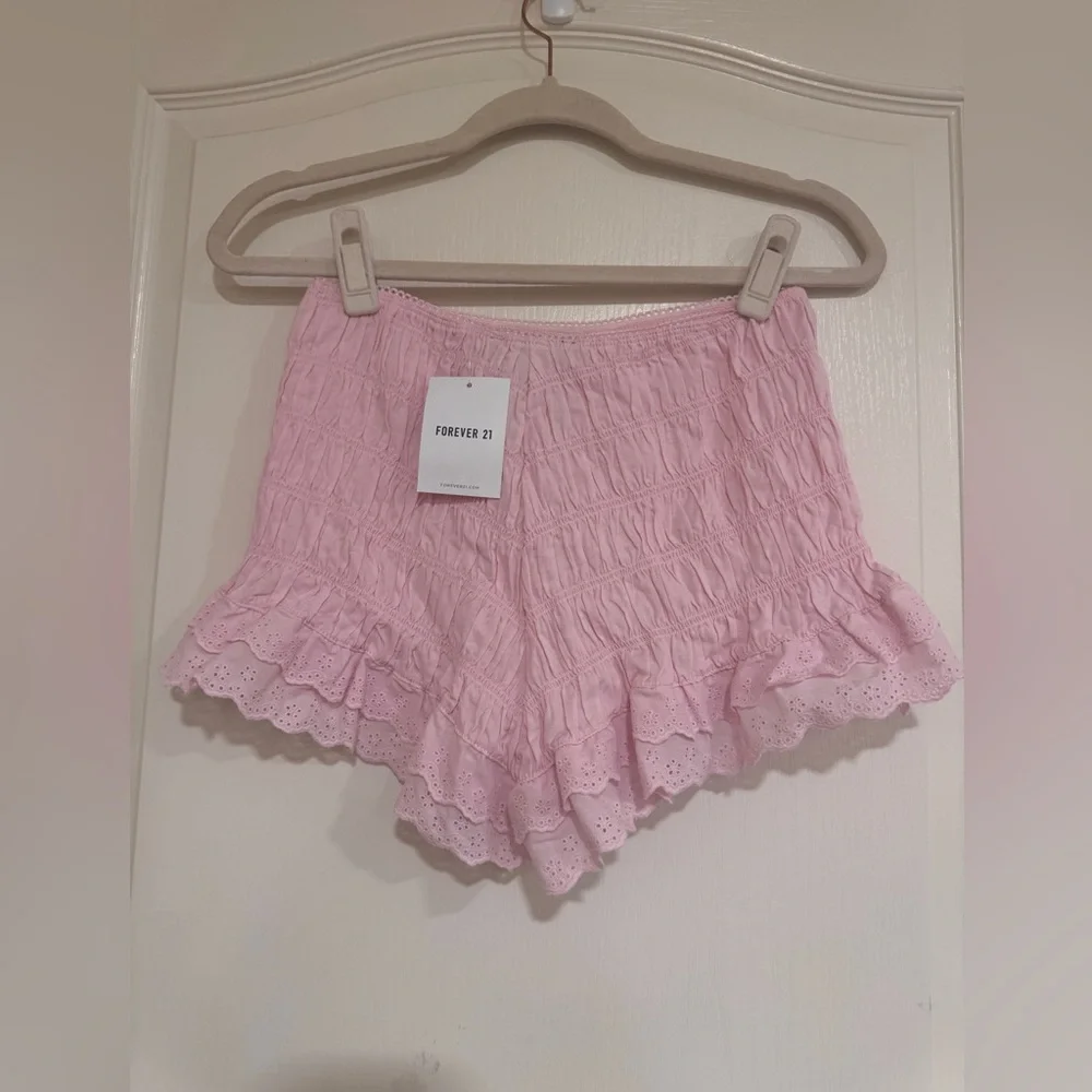 Forever 21 Pink Ruffled Eyelet Bloomer Shorts - Picture 2 of 5